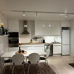 Apartman Sentral Og Lys Med Stor Uteplass Og Gratis Parkering Sandnes