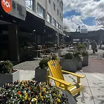 Sentral Og Lys Med Stor Uteplass Og Gratis Parkering *