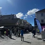 Apartman Sentral Og Lys Med Stor Uteplass Og Gratis Parkering