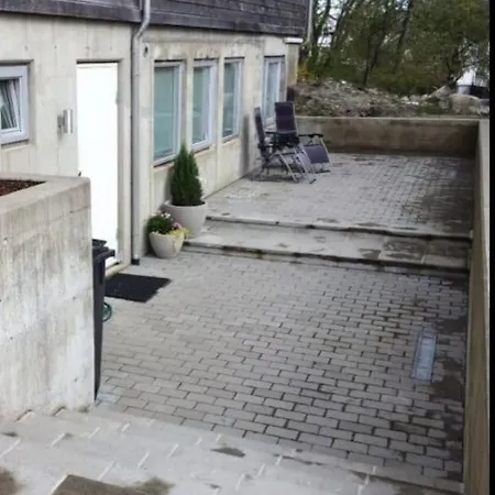 Sentral Og Lys Med Stor Uteplass Og Gratis Parkering *