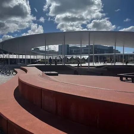 公寓 Sentral Og Lys Med Stor Uteplass Og Gratis Parkering *