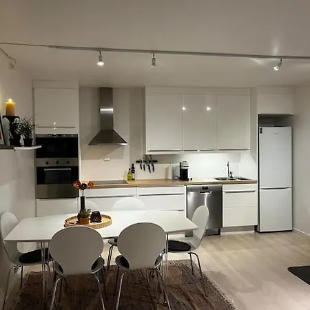 Apartment Sentral Og Lys Med Stor Uteplass Og Gratis Parkering Sandnes (Rogaland)