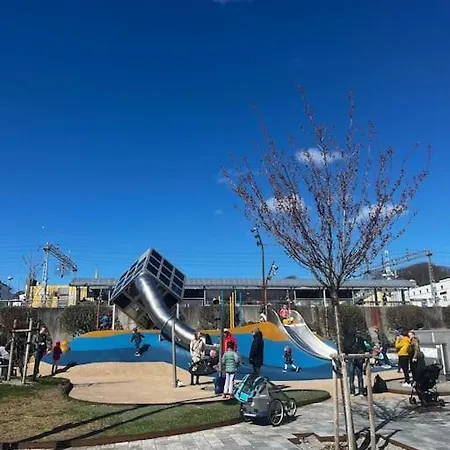 Sentral Og Lys Med Stor Uteplass Og Gratis Parkering *