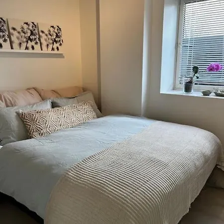 Sentral Og Lys Med Stor Uteplass Og Gratis Parkering * 桑内斯