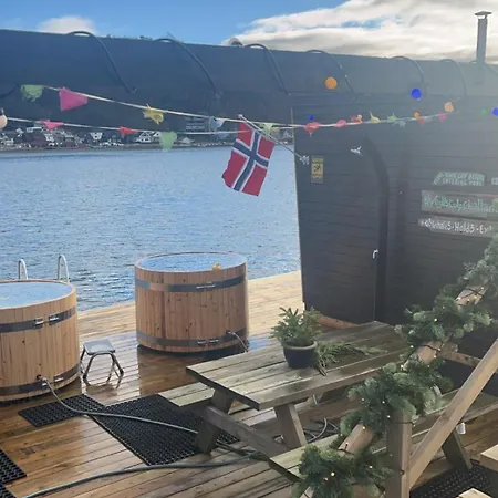 Sentral Og Lys Med Stor Uteplass Og Gratis Parkering Apartment