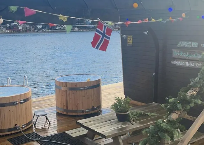 Sentral Og Lys Med Stor Uteplass Og Gratis Parkering Apartament