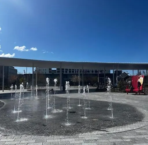 Sentral Og Lys Med Stor Uteplass Og Gratis Parkering *